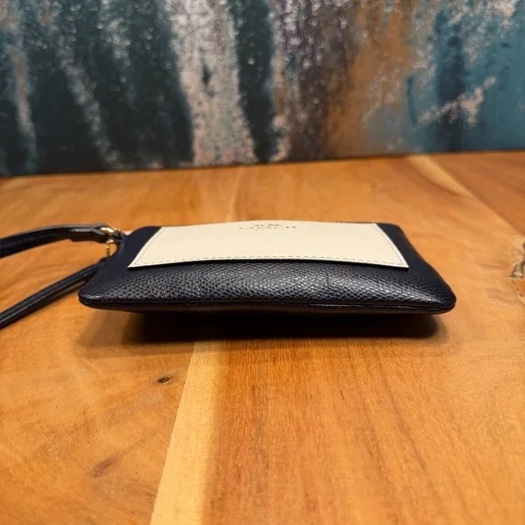 Coach Classic “Old Money” aesthetic Crossgrain Leather Navy/Cream Wristlet (EUC) - Picture 12 of 17